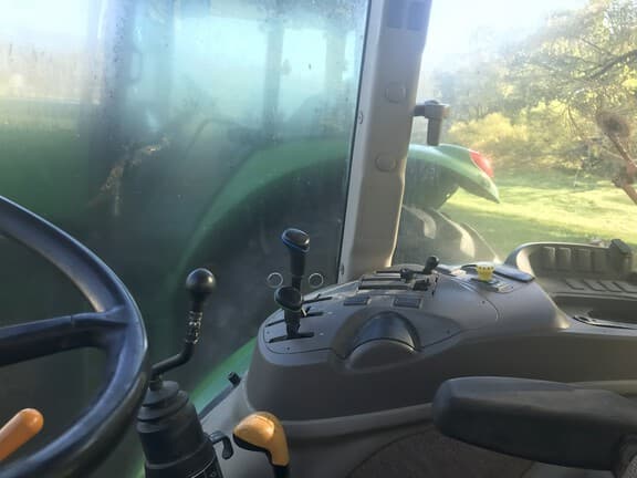 Image of John Deere 5083E equipment image 4