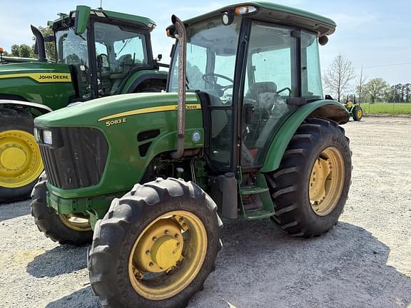Image of John Deere 5083E equipment image 1