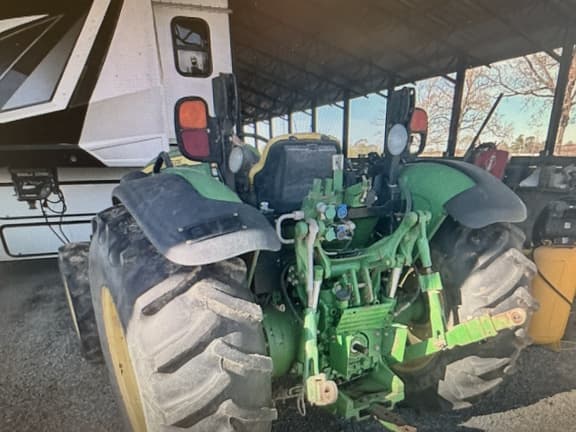 Image of John Deere 5085M equipment image 1