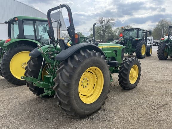 Image of John Deere 5095M equipment image 4