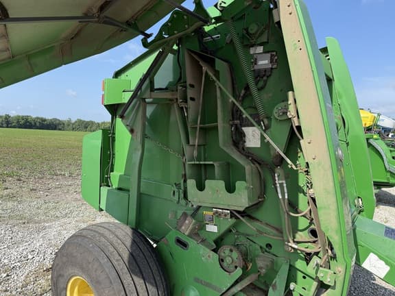 Image of John Deere 569 Premium equipment image 1