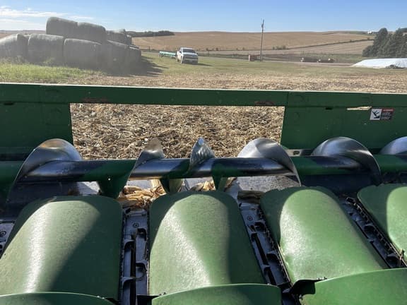 Image of John Deere 608C equipment image 3