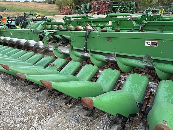 Image of John Deere 618C equipment image 3