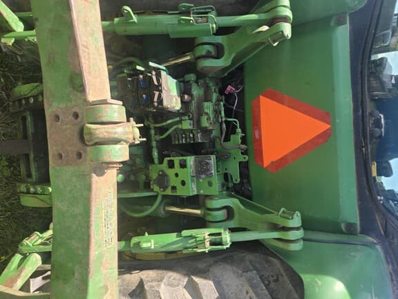 Image of John Deere 7200R equipment image 4
