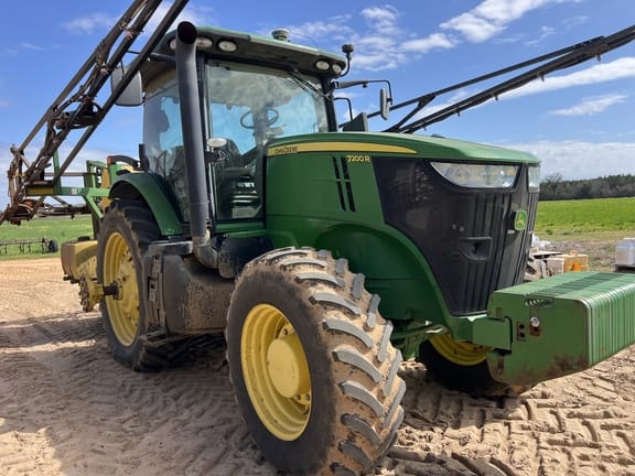 2012 John Deere 7200R Equipment Image0