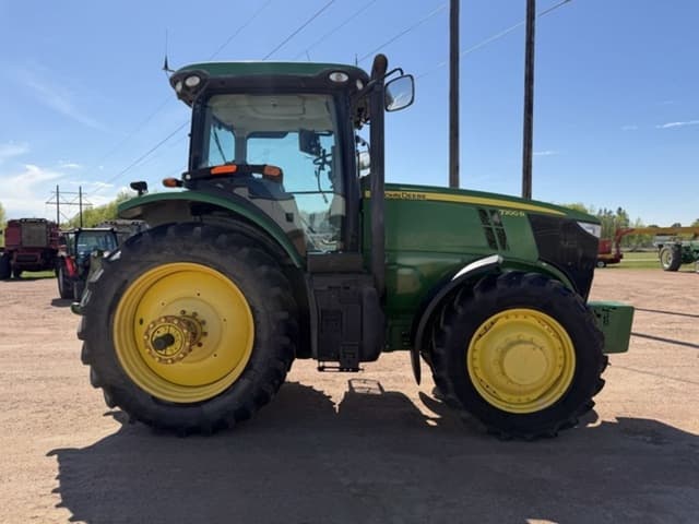 Image of John Deere 7200R equipment image 3
