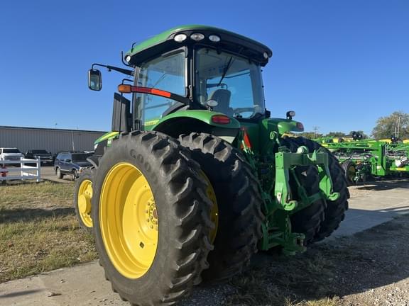 Image of John Deere 7200R equipment image 4