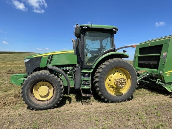 Image of John Deere 7215R equipment image 4