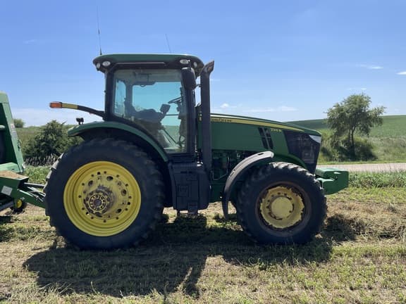 Image of John Deere 7215R equipment image 2
