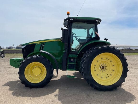 Image of John Deere 7215R equipment image 2