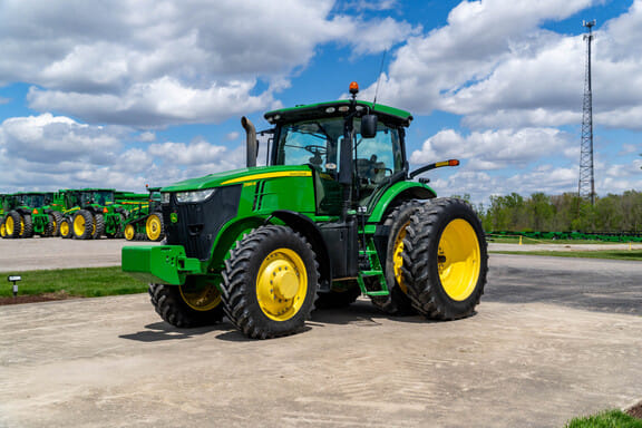 2012 John Deere 7260R Equipment Image0