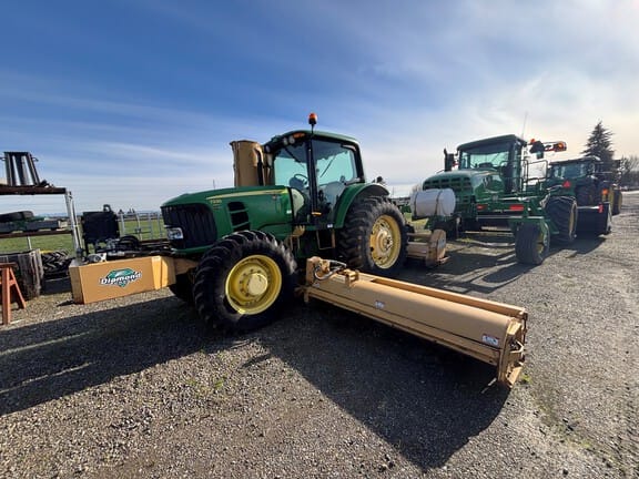 2011 John Deere 7330 Equipment Image0