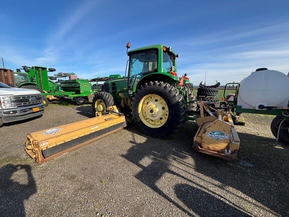 Image of John Deere 7330 equipment image 3