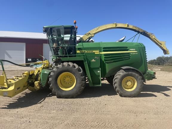 Image of John Deere 7550 equipment image 1