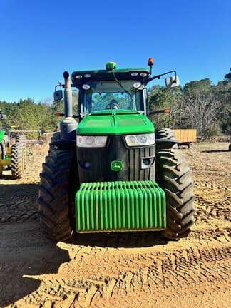 Image of John Deere 8235R equipment image 1