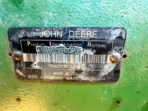 Image of John Deere 8235R equipment image 3
