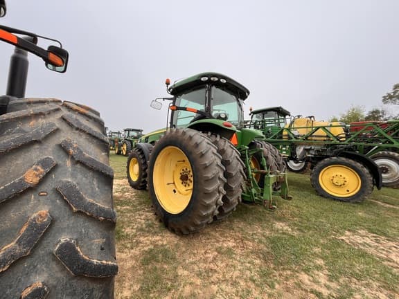 Image of John Deere 8235R equipment image 4