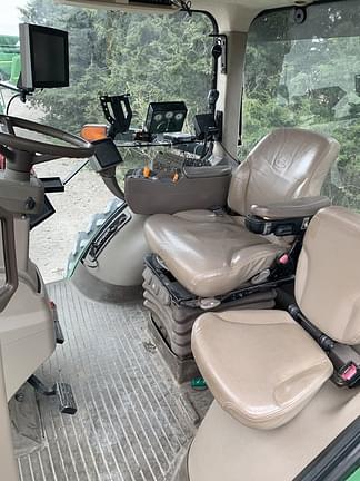 Image of John Deere 8260R equipment image 3