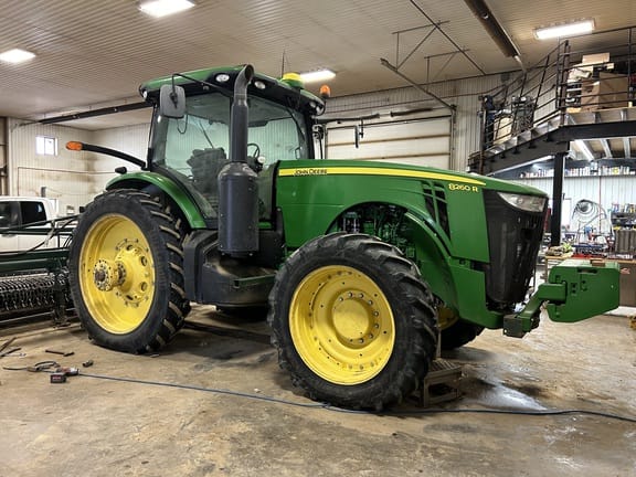 2012 John Deere 8260R Equipment Image0