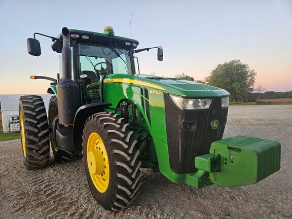 2012 John Deere 8260R Equipment Image0