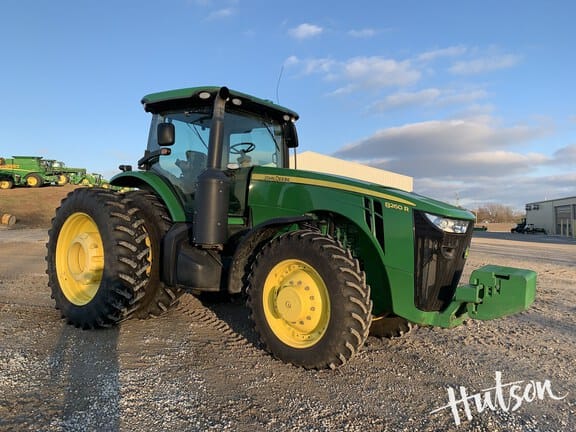 2012 John Deere 8260R Equipment Image0