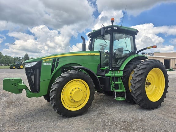 2012 John Deere 8285R Equipment Image0