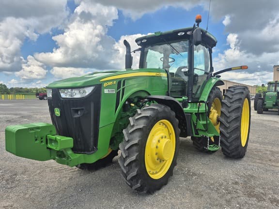 Image of John Deere 8285R equipment image 2
