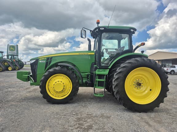 Image of John Deere 8285R equipment image 1