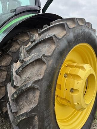 Image of John Deere 8285R equipment image 2