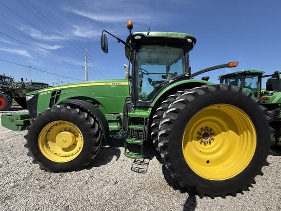 Image of John Deere 8310R equipment image 4
