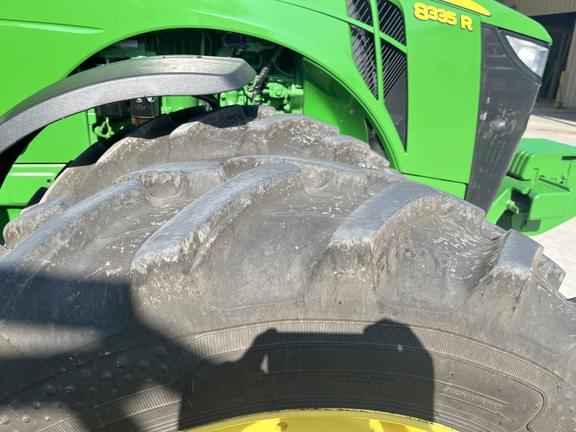 Image of John Deere 8335R equipment image 2
