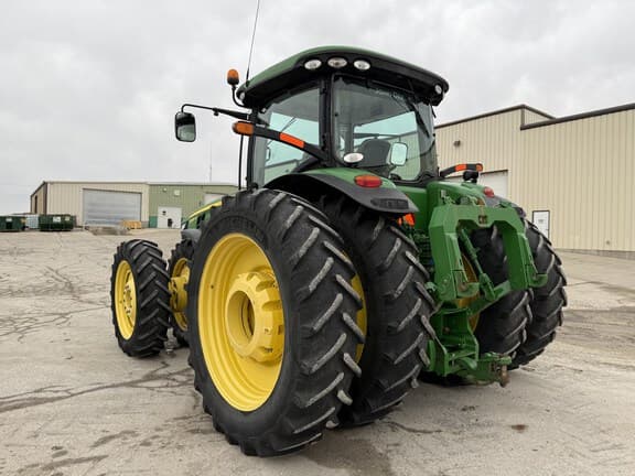 Image of John Deere 8335R equipment image 2