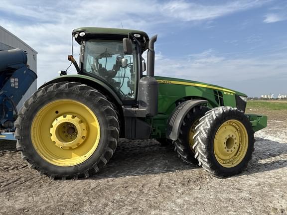 Image of John Deere 8335R equipment image 1