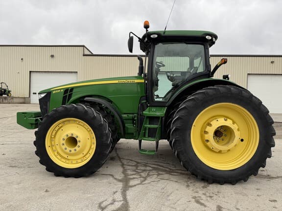 Image of John Deere 8335R equipment image 1