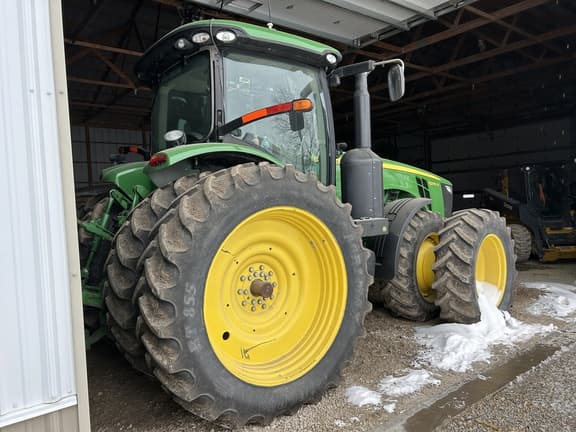 Image of John Deere 8335R equipment image 4