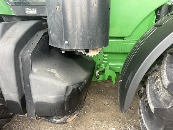 Image of John Deere 8335R equipment image 2