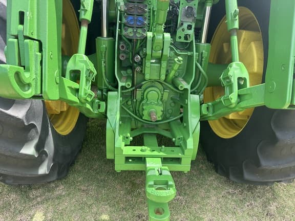 Image of John Deere 8335R equipment image 4