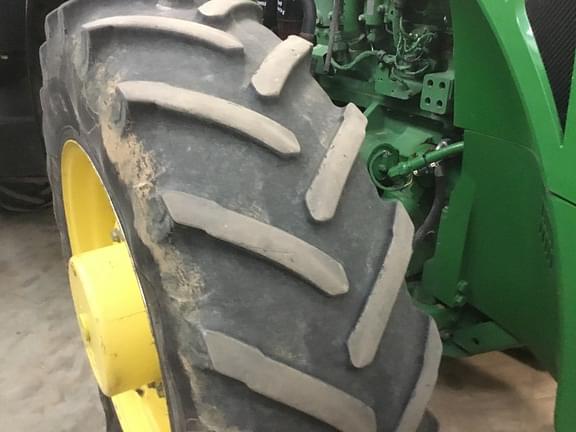 Image of John Deere 8335R equipment image 3