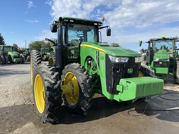 Image of John Deere 8335R equipment image 1