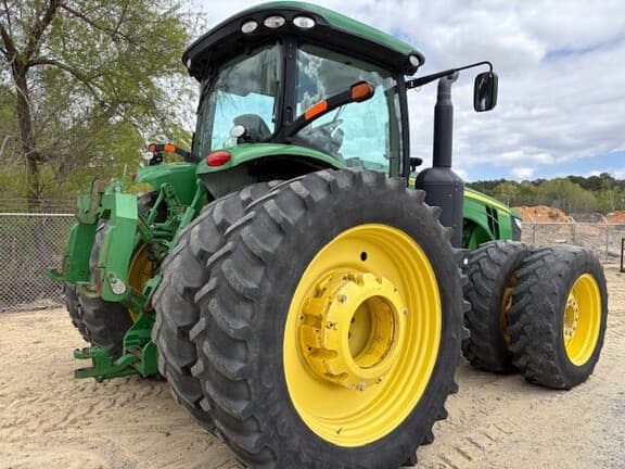 Image of John Deere 8335R equipment image 3