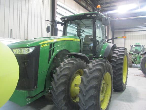 Image of John Deere 8360R equipment image 2