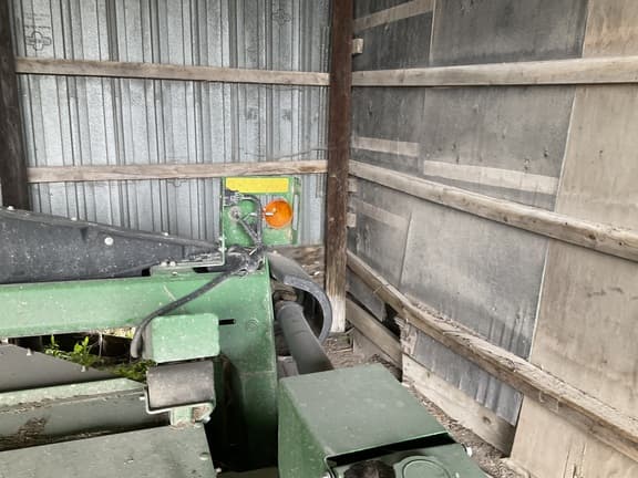 Image of John Deere 946 equipment image 3