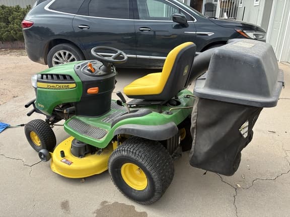 Image of John Deere D130 equipment image 2