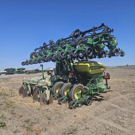 Image of John Deere DR24 equipment image 3