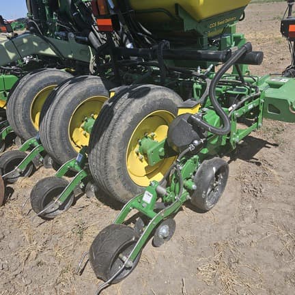 Image of John Deere DR24 equipment image 4
