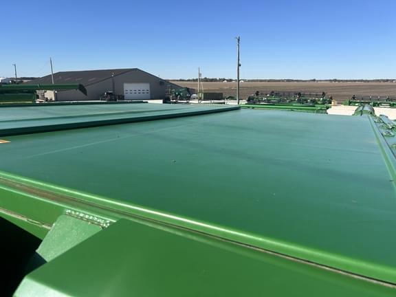 Image of John Deere S660 equipment image 1