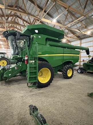 Image of John Deere S660 equipment image 4