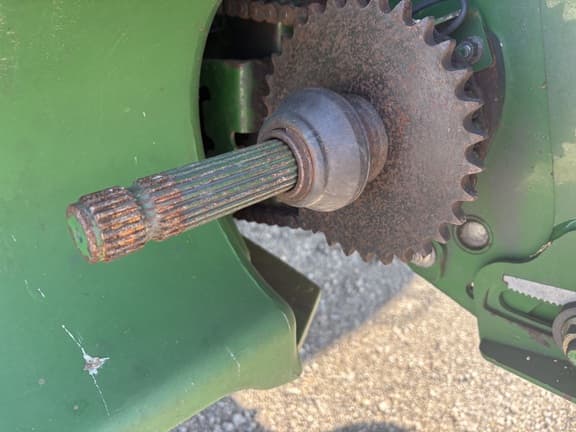 Image of John Deere S660 equipment image 4