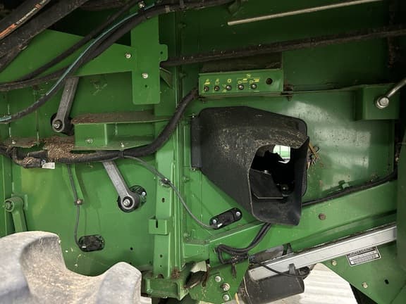 Image of John Deere S670 equipment image 2