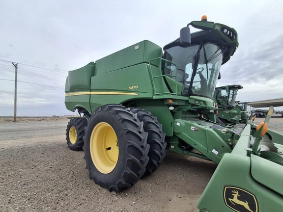 2012 John Deere S670 Equipment Image0
